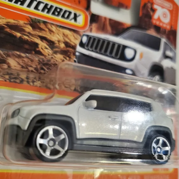 2019 Jeep Renegade Matchbox Car Diecast Metallic White Pearl Shortcard - Picture 4 of 11